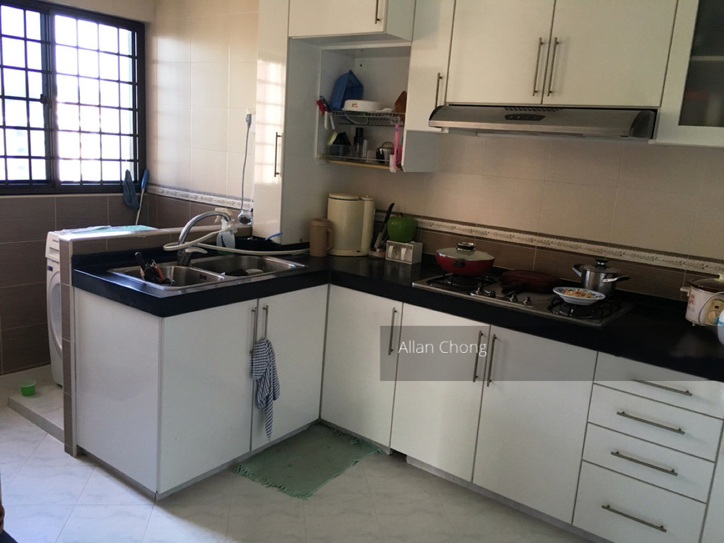 Blk 330 Bukit Batok Street 33 (Bukit Batok), HDB Executive #123655382